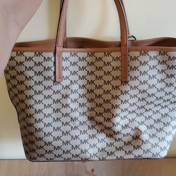 Michael Kors MK shoulder bag! - Picture 3 of 8